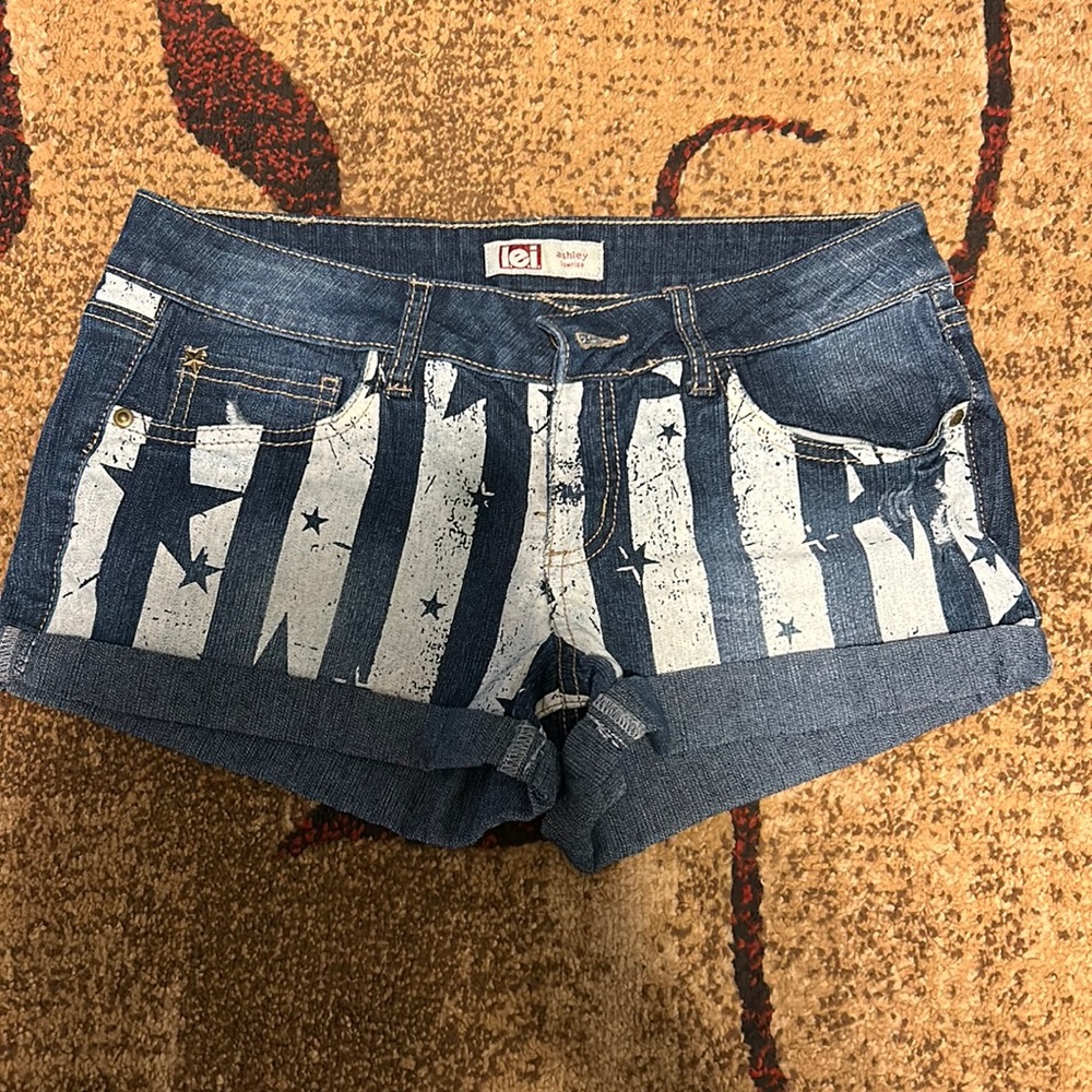l.e.i. Ashley Low-rise American stars and stripes jean shorts